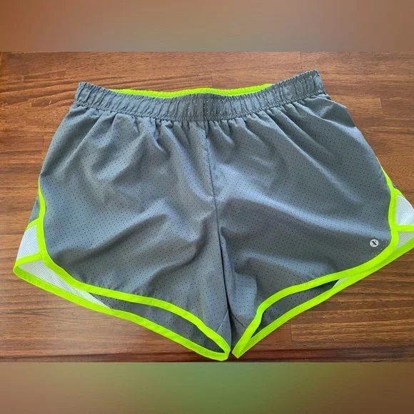 Womens Xersion shorts, size medium - Picture 1 of 6
